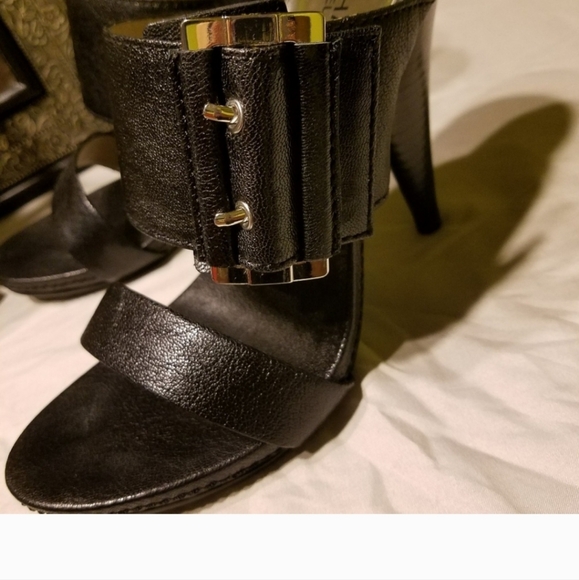 MK heels - Picture 2 of 4